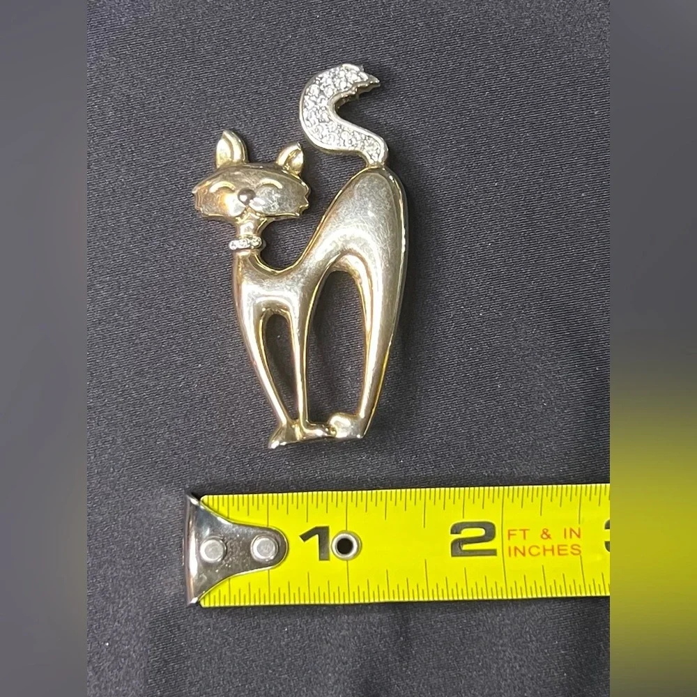 VINTAGE GOLD TONE CAT PIN BROOCH w/ RHINESTONES